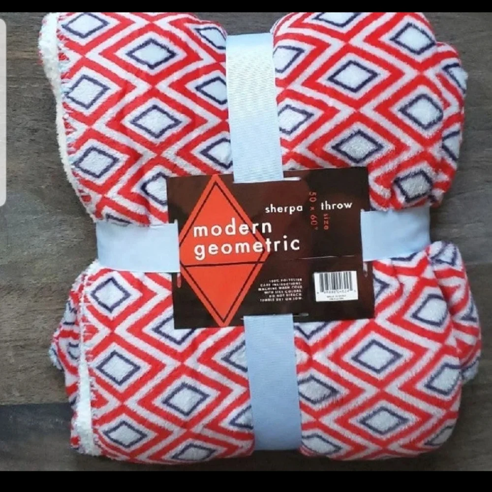 Modern Geometric Soft Sherpa Blanket Throw NWT